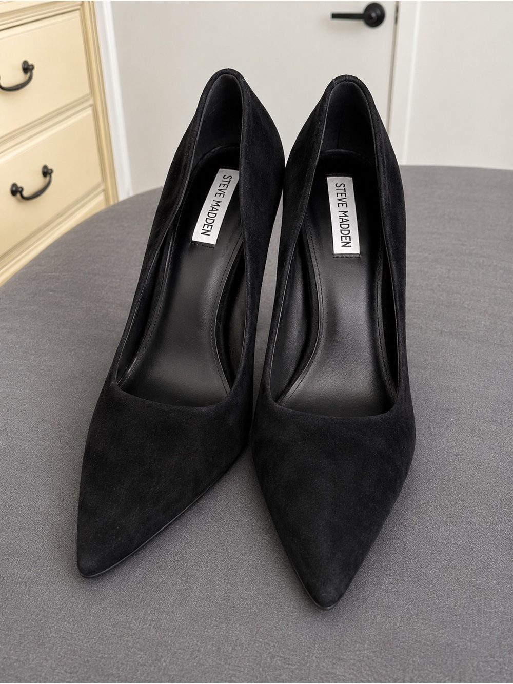 Steve Madden Black Suede Pointed Toe Stiletto Pumps - Picture 2 of 3